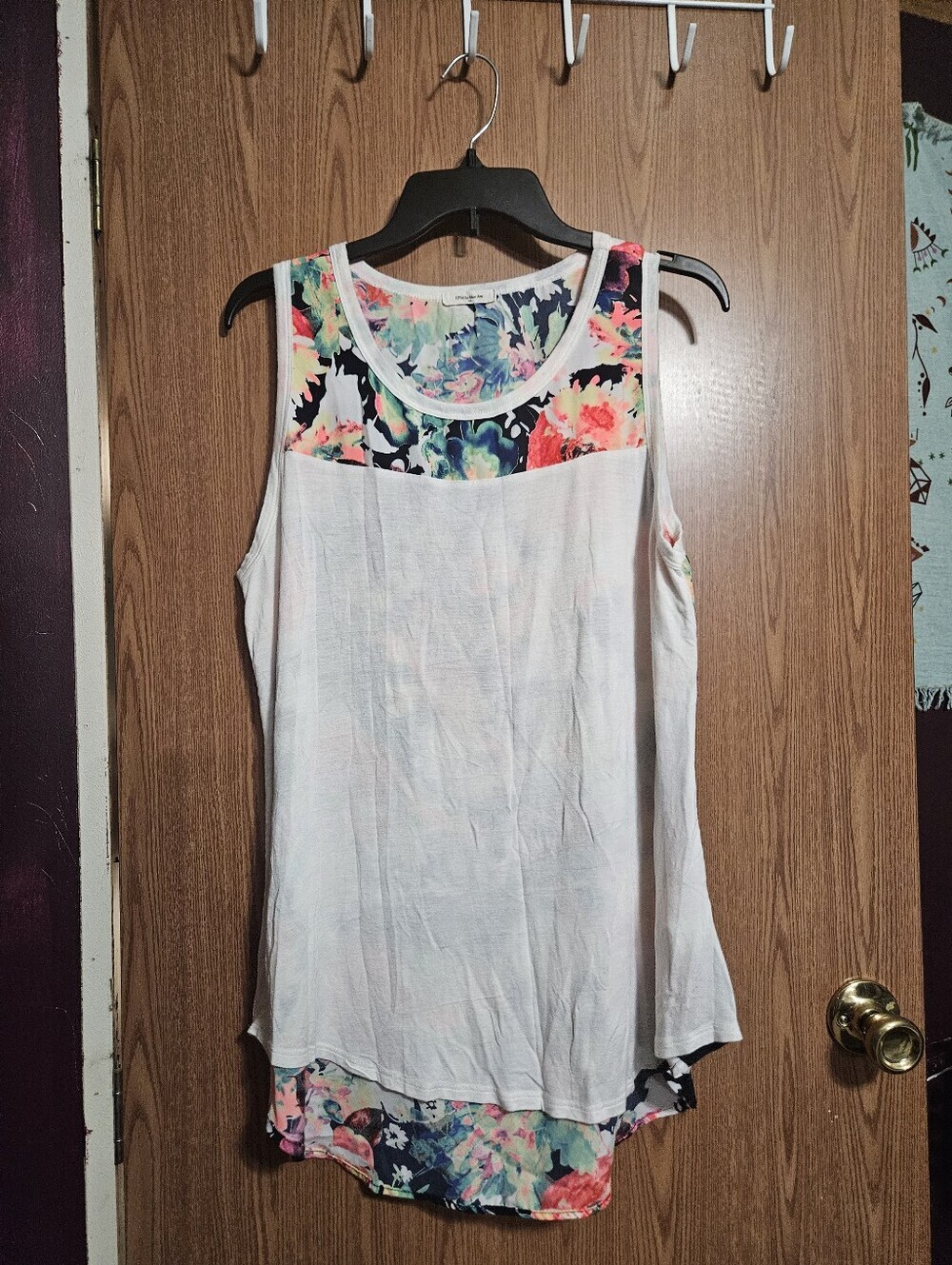 12pm by Mon Ami Women White Multicolor Floral Back Sleeveless Blouse Size Large!
